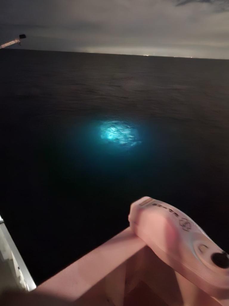 OSNI emitindo luz é filmado no Golfo do México